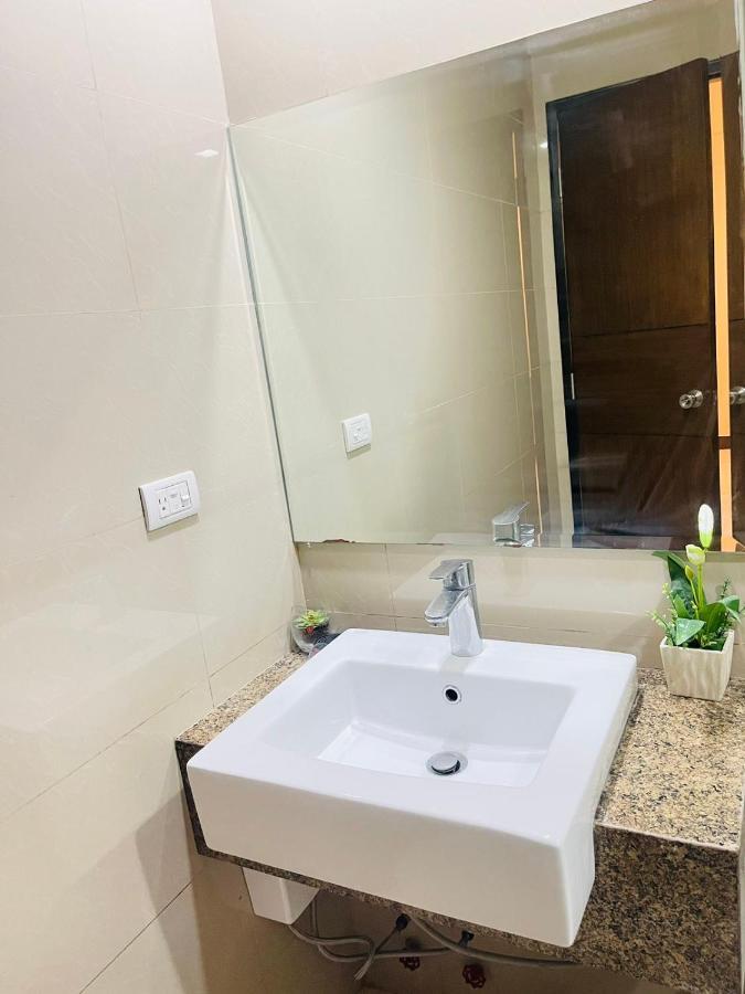 Mactan Newtown Beach Condo マクタン エクステリア 写真